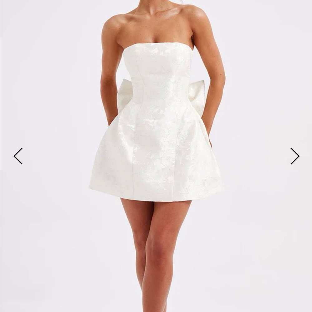 Chic Strapless White Dress